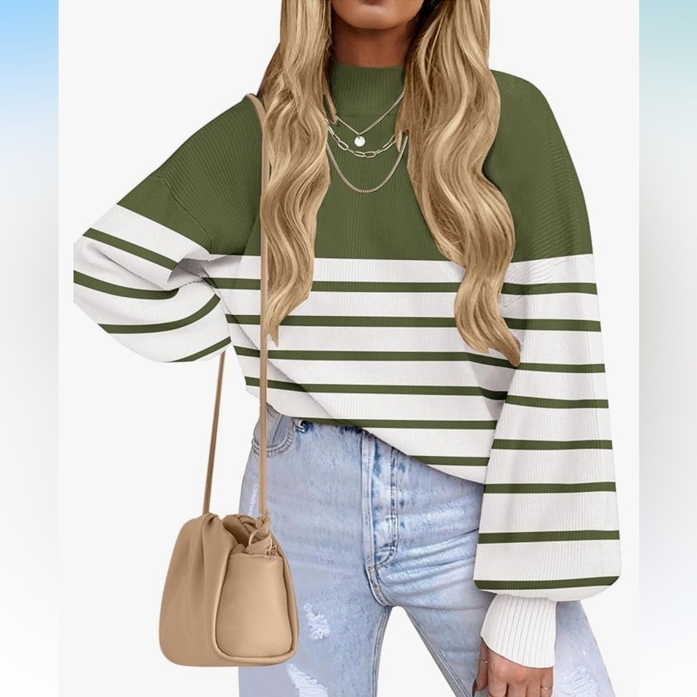 Boutique Brand Size Medium Green and White Turtleneck Long-Sleeve Sweater
